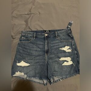 Brand new Hollister ultra high rise 90s shorts, size 16